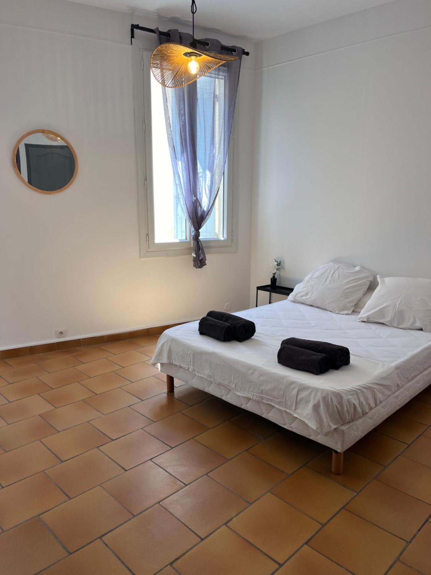 Charmant T2 En Plein Centre Ville De Cavaillon Exterior photo