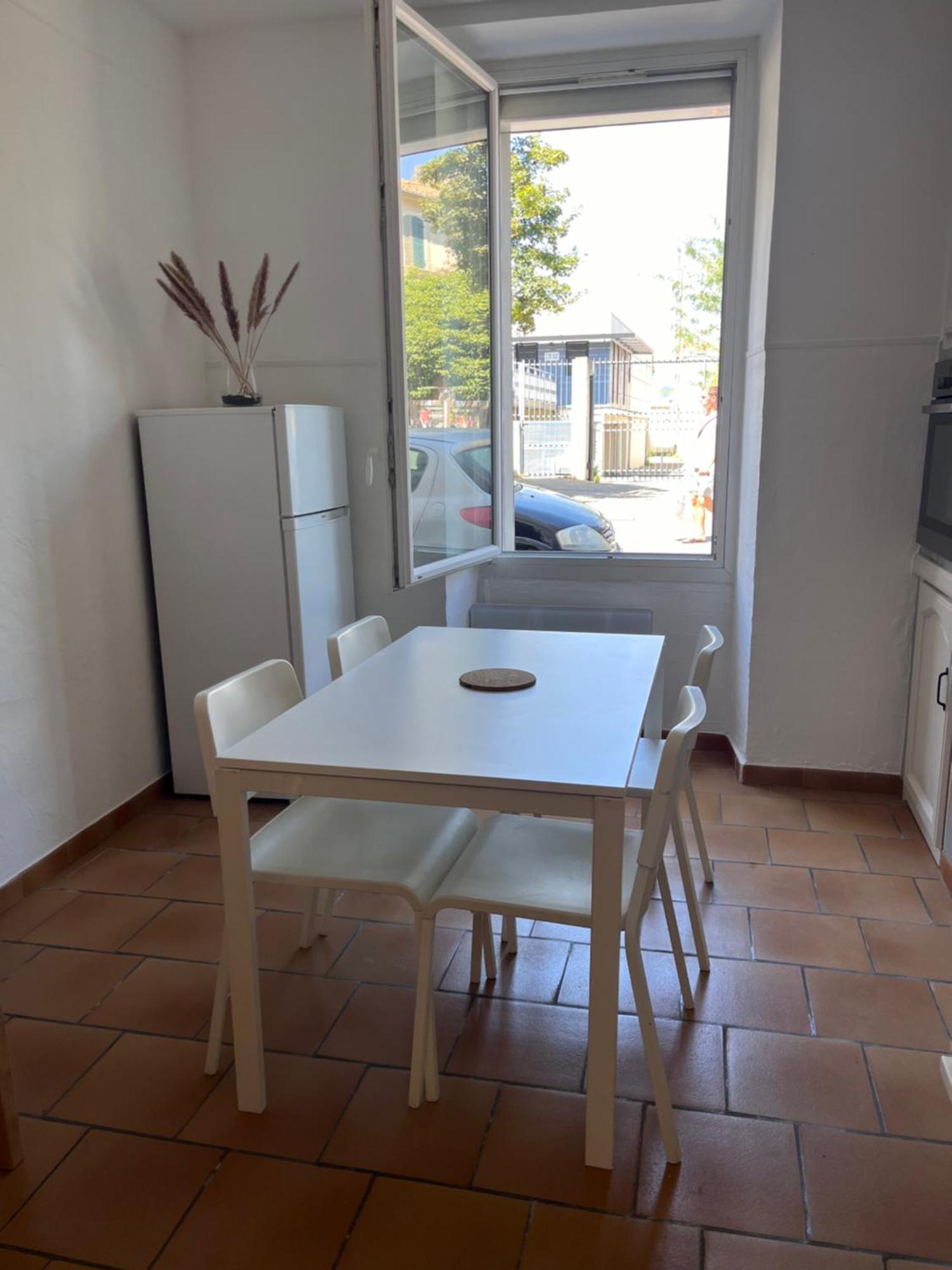 Charmant T2 En Plein Centre Ville De Cavaillon Exterior photo
