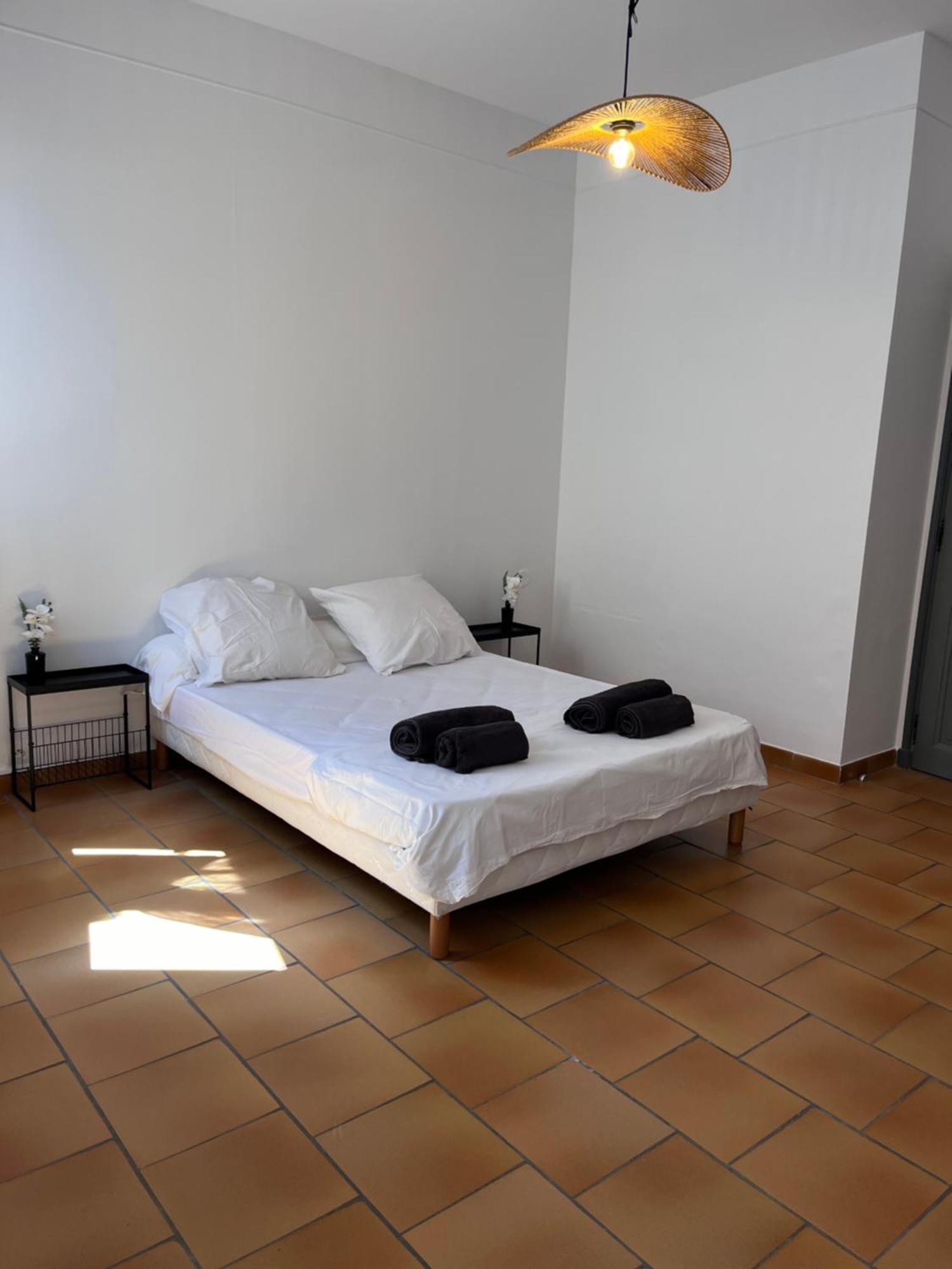 Charmant T2 En Plein Centre Ville De Cavaillon Exterior photo